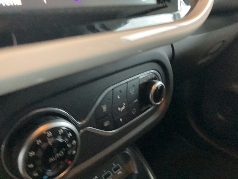 Fahrzeugabbildung Twingo E-TECH 100% el. TWINGO E-Tech 100% elektrisch Bild 15 von 17