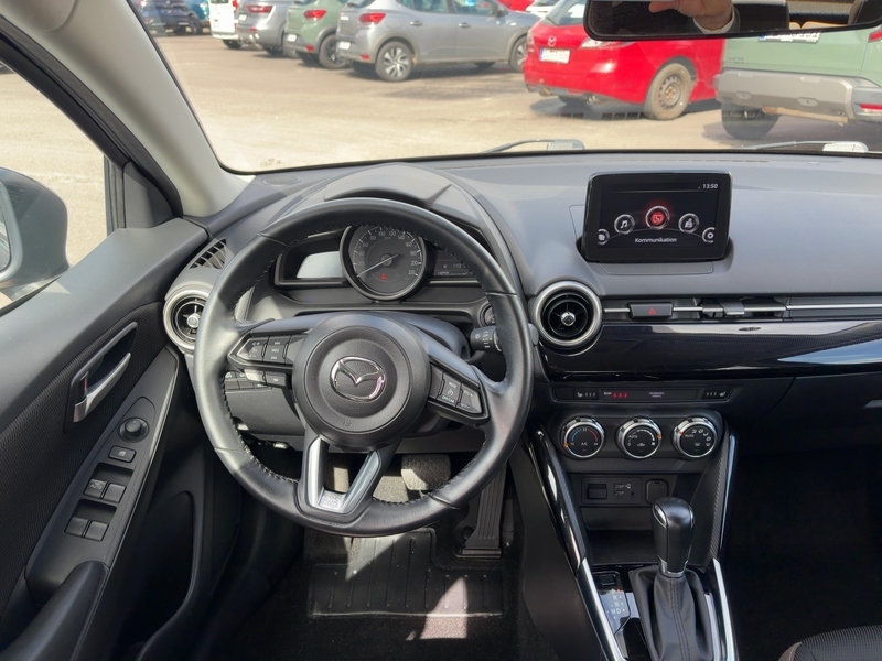 Fahrzeugabbildung 2 1.5 Skyactiv-G 90 Exclusive-Line Automatik Bild 9 von 15