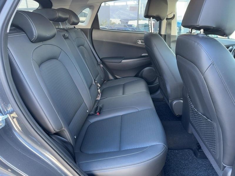 Fahrzeugabbildung KONA 1.6 T-GDI Premium 4WD *AHK*SHZ*LRHZ*SOUNDSYSTEM* Bild 12 von 15
