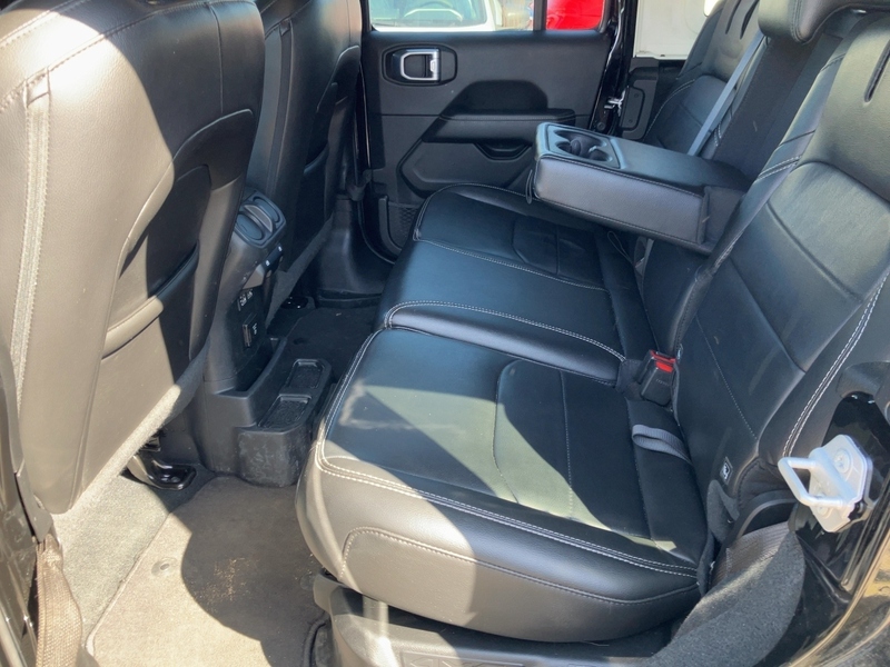 Fahrzeugabbildung Wrangler 4x4 Automatik, Carplay Bild 12 von 20