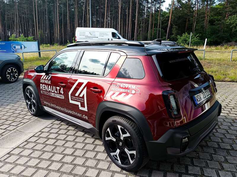 Fahrzeugabbildung R 4 E-Tech elektrisch Techno 150 Comfort Range Bild 2 von 14