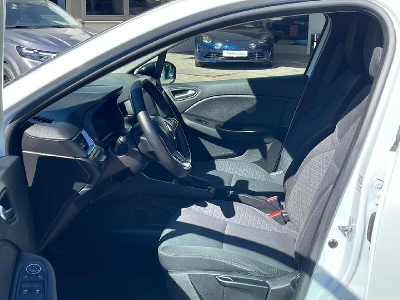 Fahrzeugabbildung Clio Equilibre TCe 90 Bild 3 von 9