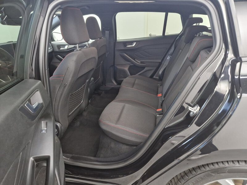 Fahrzeugabbildung Focus 1.0 EcoBoost ST-Line Turnier SYNC4 Bild 8 von 25
