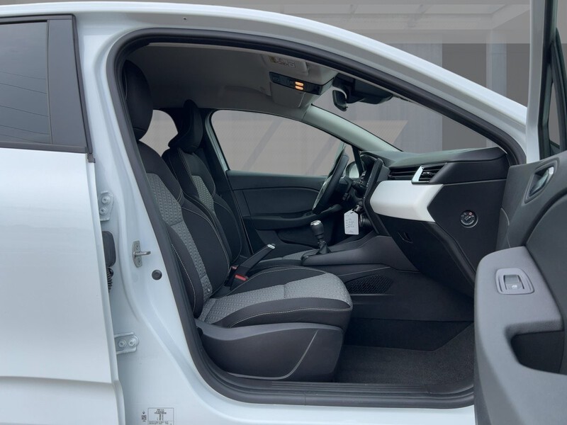 Fahrzeugabbildung Clio RÜCKFAHRKAMERA Bild 8 von 23