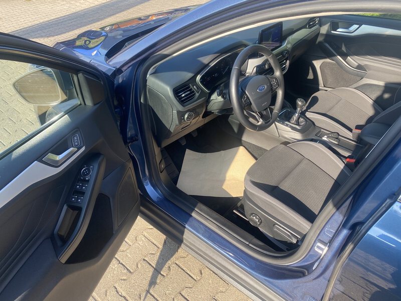 Fahrzeugabbildung Focus Turnier 1.0 Eco Boost Bild 10 von 15