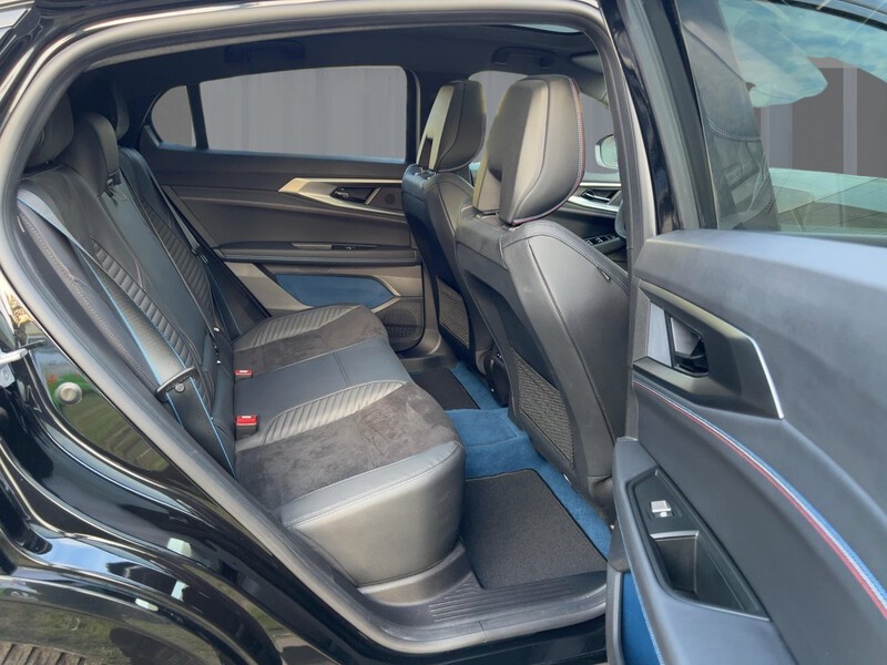 Fahrzeugabbildung Rafale 1.2 E-TECH Hyper Hybrid 300 Esprit Alpine 4x4 Bild 9 von 21