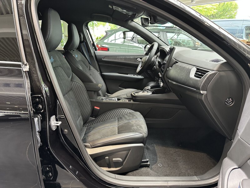 Fahrzeugabbildung Arkana Esprit Alpine 160 PS EDC Mild Hybrid Bild 8 von 50