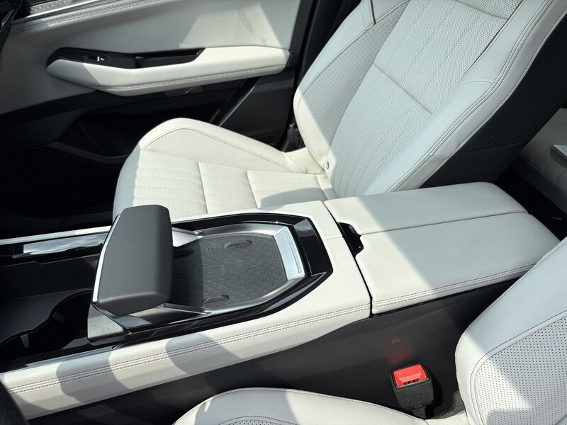 Fahrzeugabbildung Espace 6 Iconic Full Hybrid Bild 9 von 13