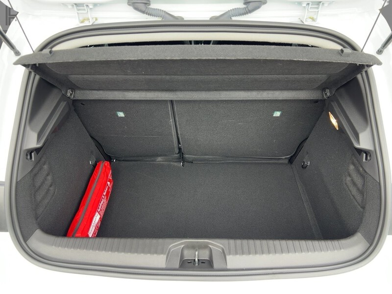 Fahrzeugabbildung Clio RÜCKFAHRKAMERA Bild 21 von 23
