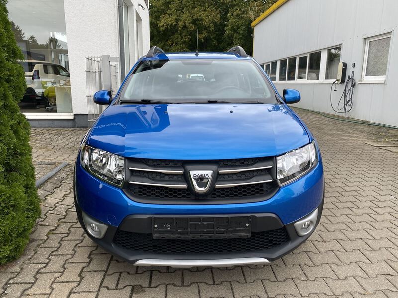 Fahrzeugabbildung Sandero Stepway Bild 2 von 19