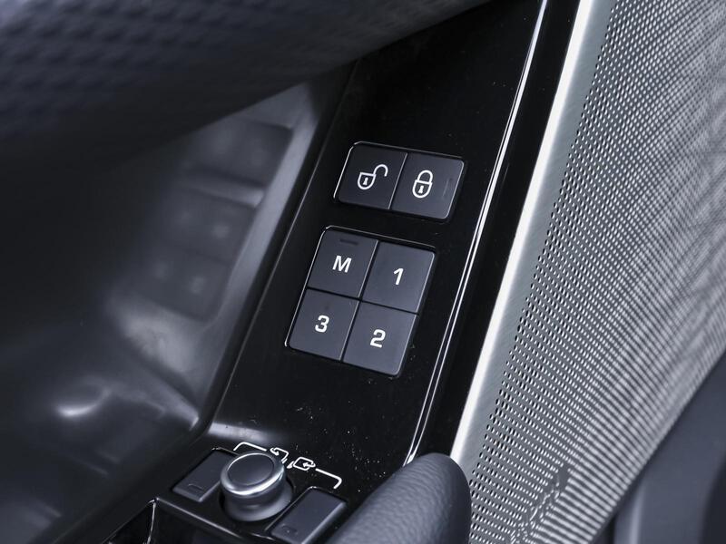 Fahrzeugabbildung Range Rover Velar NAVI SHZ PDC Bild 10 von 15