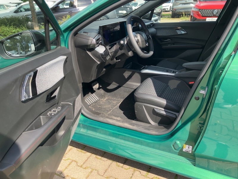 Fahrzeugabbildung Clio Techno Full Hybrid E-Tech 160 Bild 7 von 18