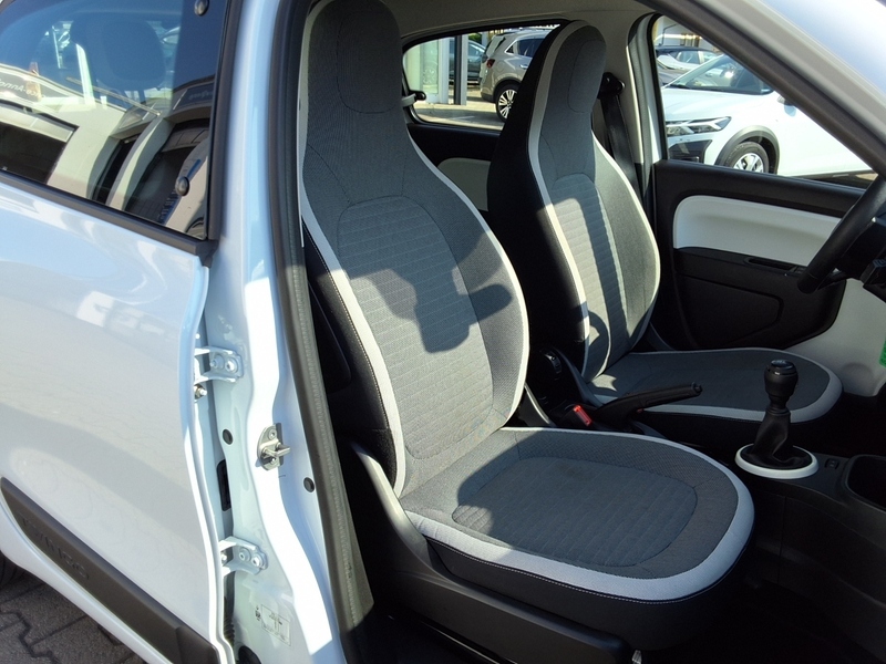 Fahrzeugabbildung Twingo CARPLAY/KLIMA/TOUCH Bild 11 von 16