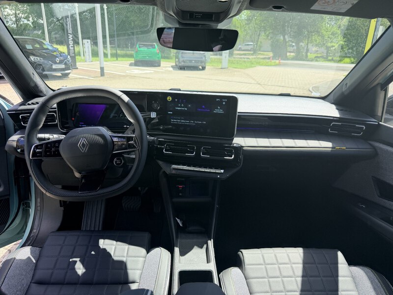 Fahrzeugabbildung R 4 E-Tech elektrisch Iconic 150 Comfort Range Bild 8 von 9