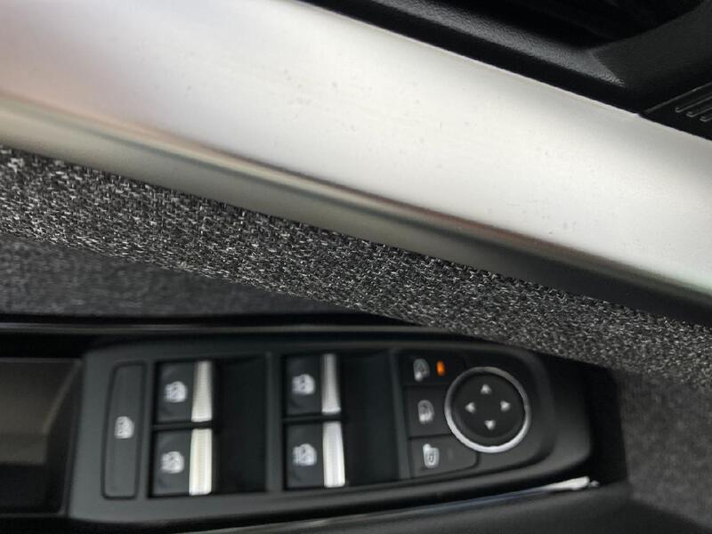 Fahrzeugabbildung Espace Full Hybrid E-Tech 200 Techno Bild 18 von 19