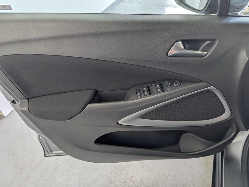 Fahrzeugabbildung Crossland X 1.2 Turbo Edition Navi LED Klima Bild 31 von 33