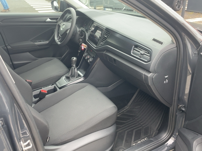 Fahrzeugabbildung T-Roc Allwetter+Sitzhz+Navi+ Bild 23 von 31