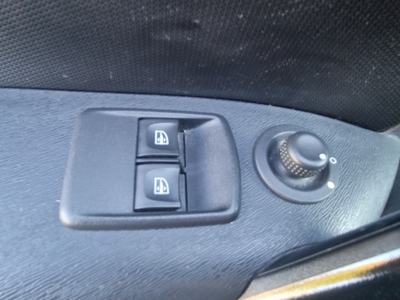 Fahrzeugabbildung Kangoo Rapid Extra Blue dCi 95 Bild 13 von 14