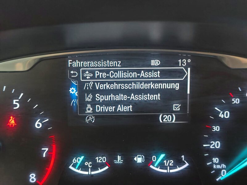Fahrzeugabbildung Fiesta orline CarPlay ACC Bild 24 von 35