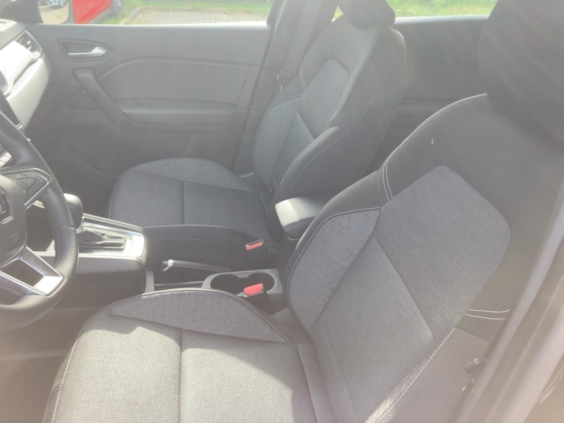 Fahrzeugabbildung Captur BUSINESS EDITIO Bild 10 von 18