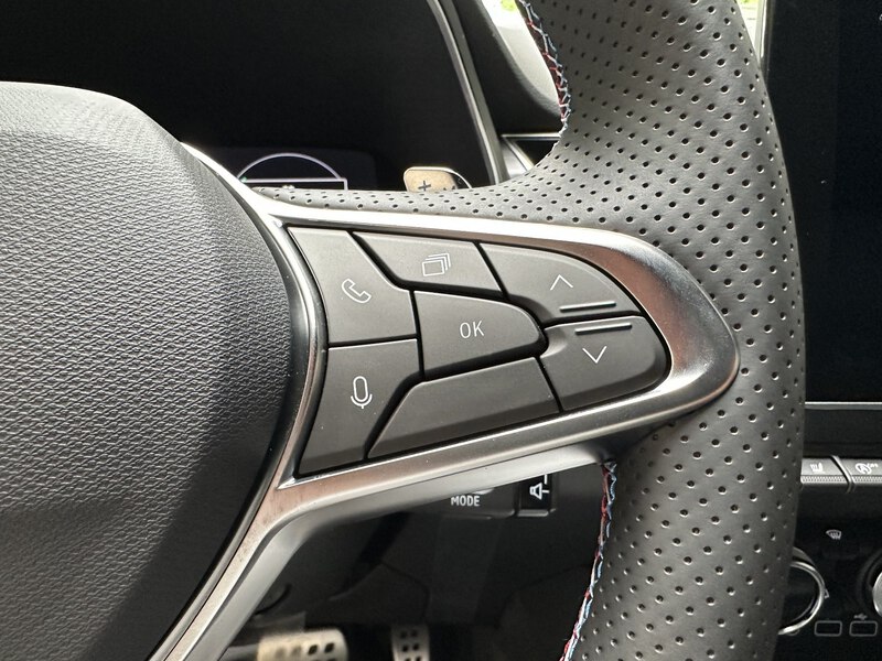 Fahrzeugabbildung Arkana Esprit Alpine 160 PS EDC Mild Hybrid Bild 39 von 50