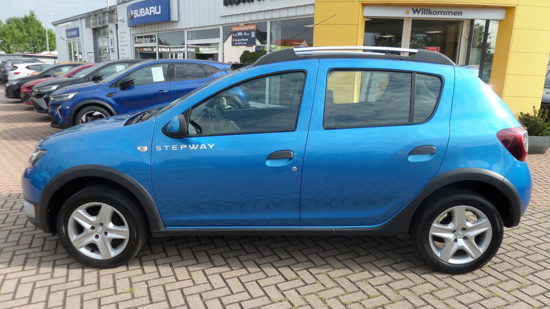 Fahrzeugabbildung Sandero Allwetterreifen, Navi, Klimaanlage  Bild 6 von 15