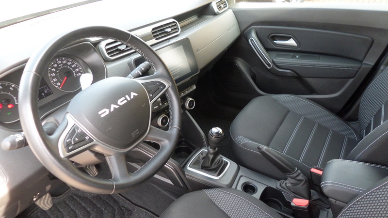 Fahrzeugabbildung Duster NAVI / Kamera / SHZ Bild 7 von 15