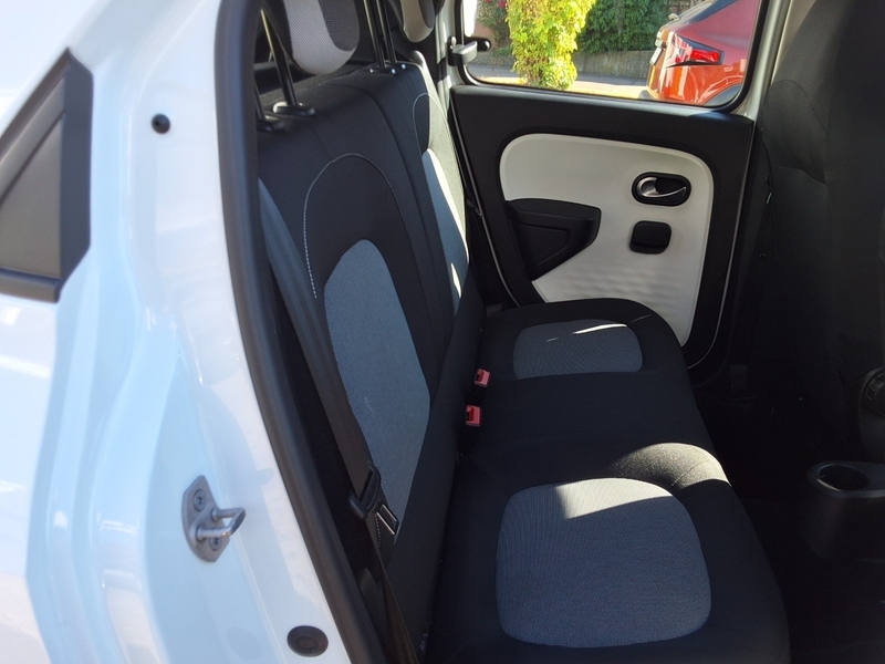 Fahrzeugabbildung Twingo KLIMA/RADIO/ Bild 12 von 16