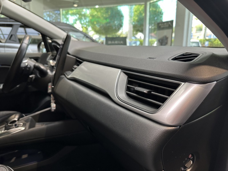 Fahrzeugabbildung Captur INTENS TCe 140 EDC Bild 10 von 50