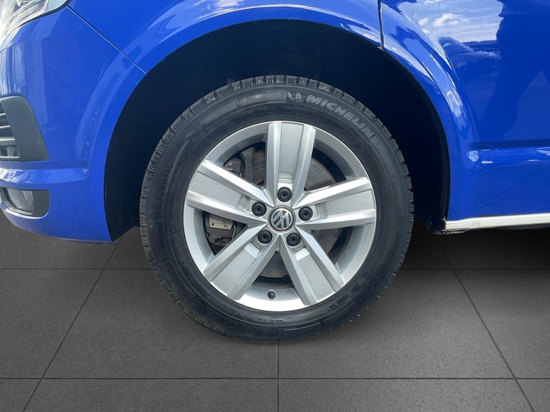 Fahrzeugabbildung T6 Multivan Comfortline /DSG Bild 16 von 17