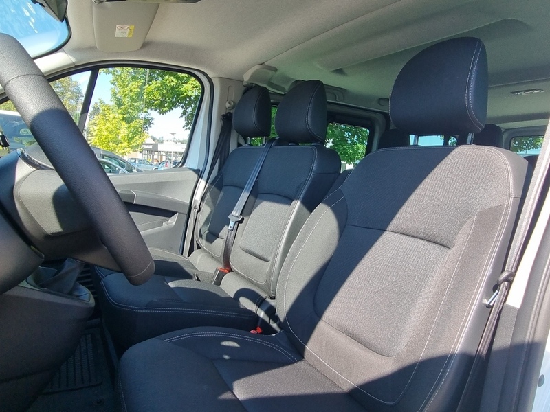 Fahrzeugabbildung Trafic Pkw Entry Blue dCi 110 Bild 7 von 14