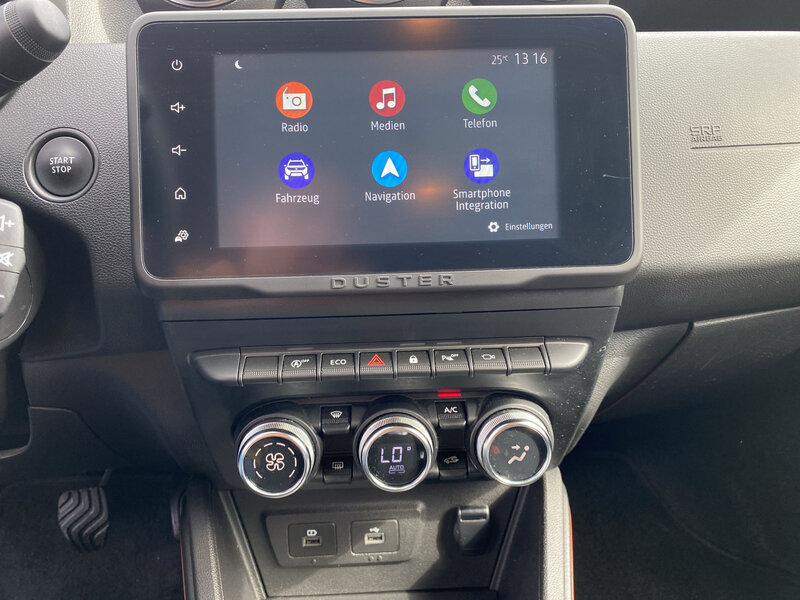 Fahrzeugabbildung Duster Scheckheft 360° Navi PDC Bild 17 von 20