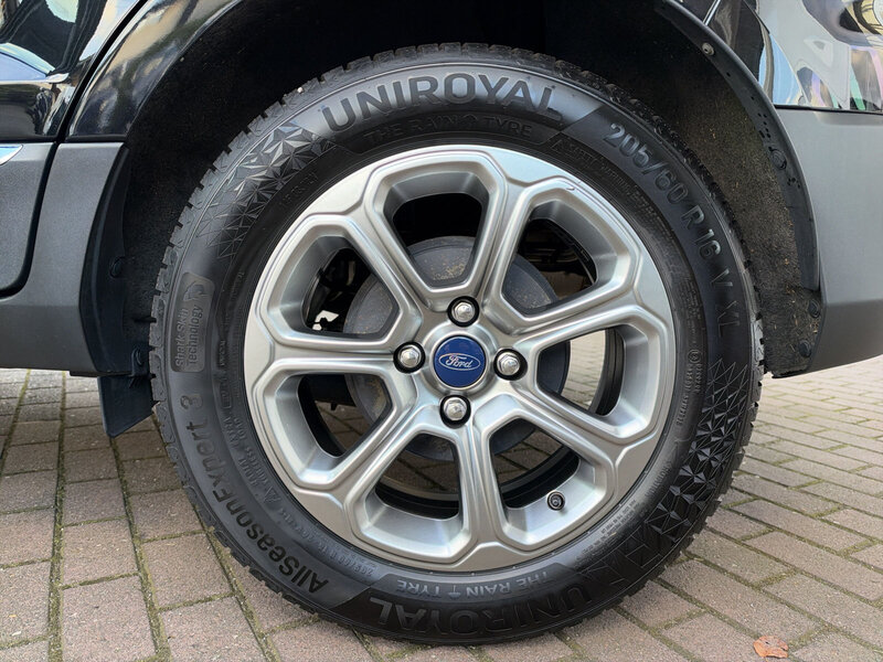 Fahrzeugabbildung EcoSport PDC Rückfahrkamera Bild 20 von 20