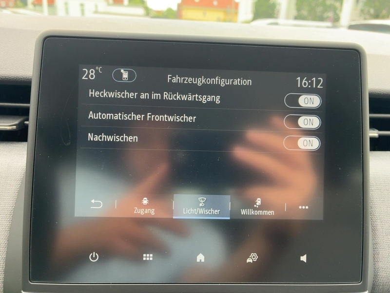 Fahrzeugabbildung Clio Allwetter+PDC+Carplay Bild 49 von 50