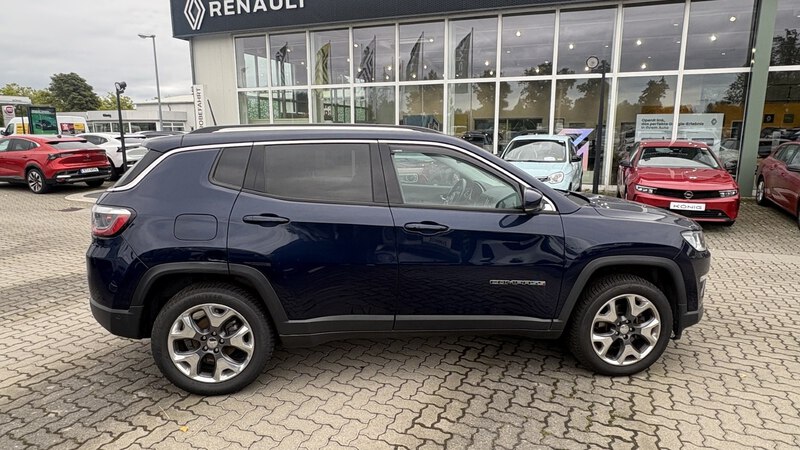 Fahrzeugabbildung Compass Limited 1.4 MultiAir 170PS 4x4 AT9 Bild 5 von 17