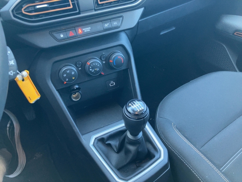 Fahrzeugabbildung Sandero Stepway Expression TCe 90 Bild 16 von 18