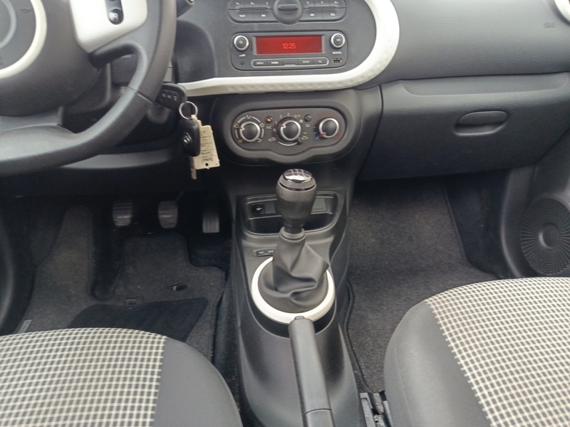 Fahrzeugabbildung Twingo Entry SCe 65 Start & Stop Bild 10 von 17