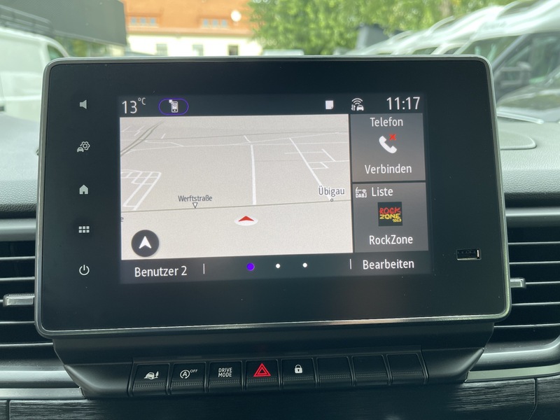 Fahrzeugabbildung Trafic DoKa L2H1 Komfort 3,0t Blue dCi 150 PS Bild 37 von 43