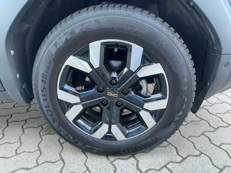 Fahrzeugabbildung Duster Extreme TCe 130 *KAMERA*SHZ*GJR*KLIMA* Bild 7 von 15