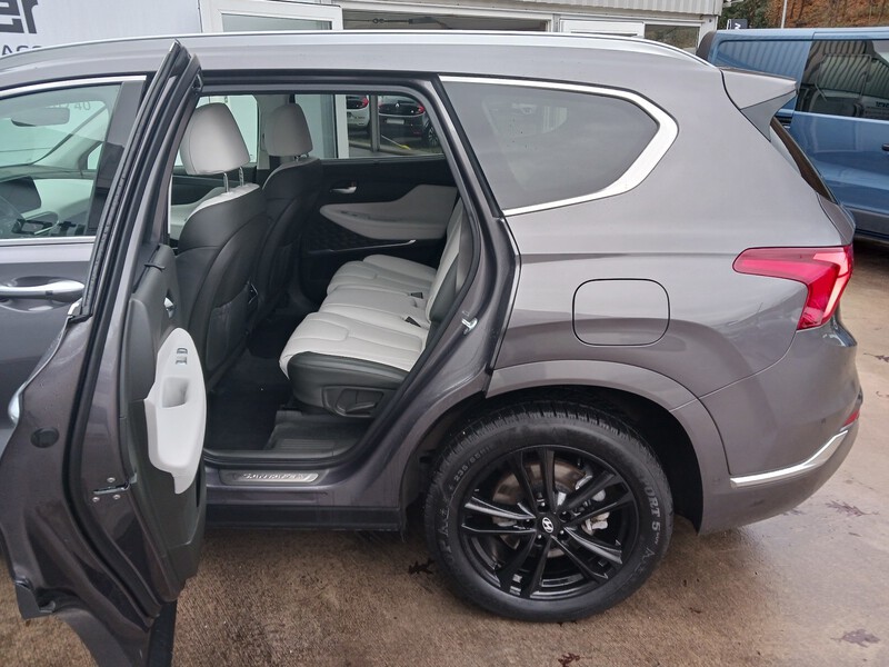 Fahrzeugabbildung SANTA FE 1.6 T-GDI Signature 4WD Plug-In-Hybrid  Bild 11 von 30