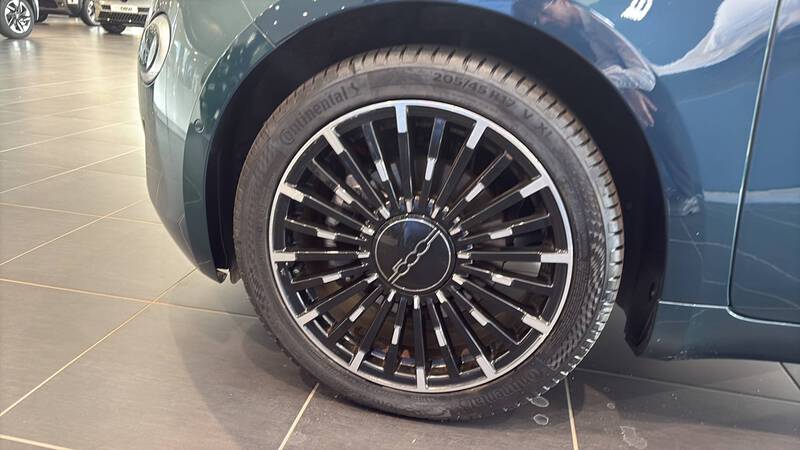 Fiat 500e Berline MY22 Serie 1 Step 1