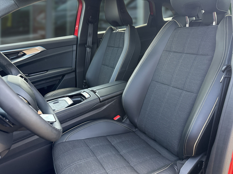 Fahrzeugabbildung Austral Iconic E-Tech Full Hybrid 200 Bild 12 von 21