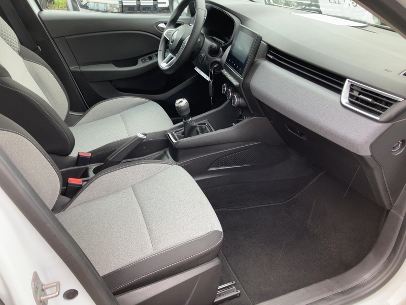 Fahrzeugabbildung Clio 5 EVOLUTION SCe 65 Bild 10 von 20