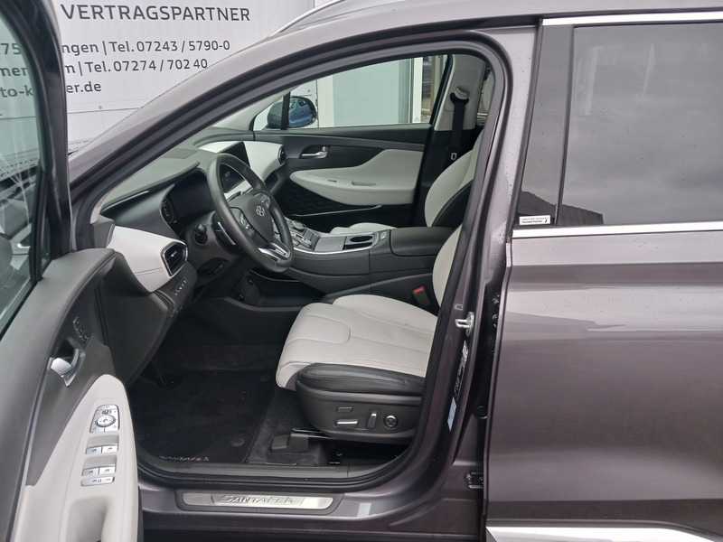 Fahrzeugabbildung SANTA FE 1.6 T-GDI Signature 4WD Plug-In-Hybrid  Bild 12 von 30