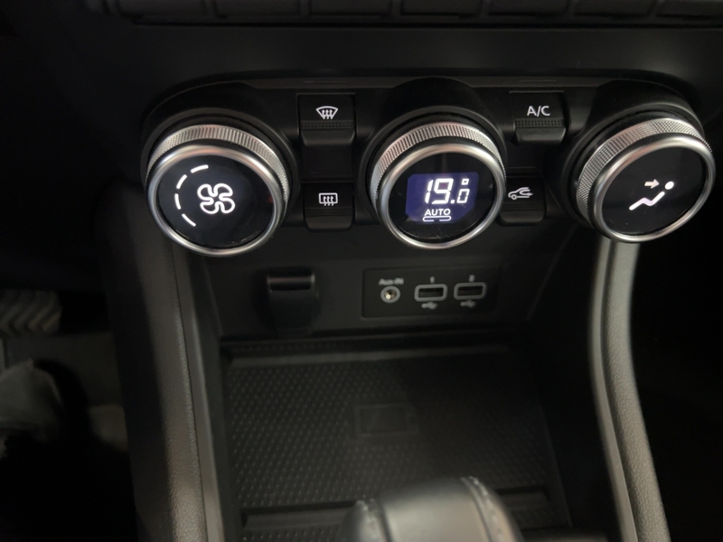 Fahrzeugabbildung Captur Apple CarPlay SHZ PDC BT Bild 16 von 16