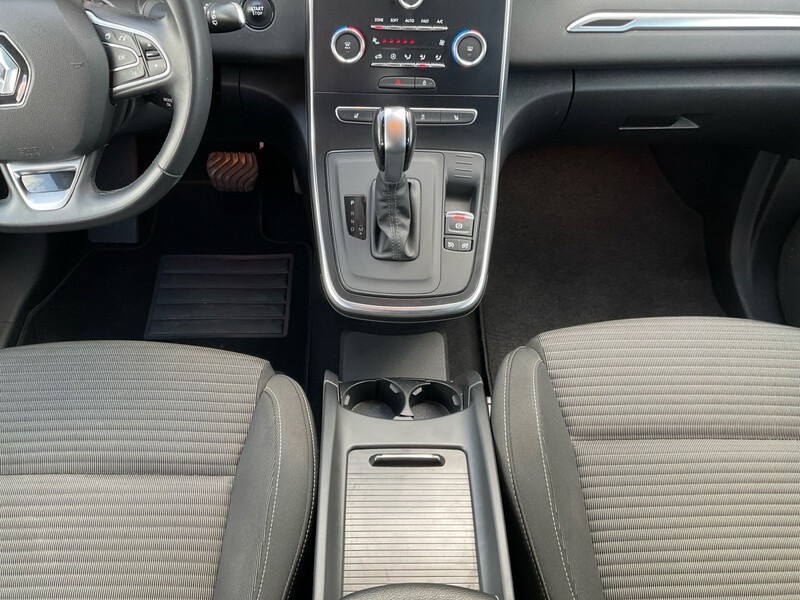 Fahrzeugabbildung Grand Scenic Scenic IV 1.7 BLUE dCi 120 Grand Business Bild 10 von 17