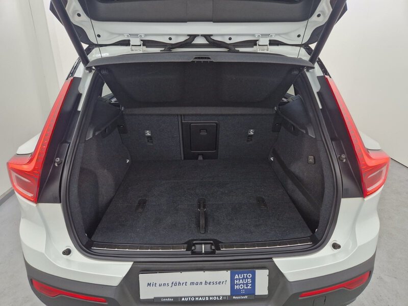 Fahrzeugabbildung XC40 R-Design Automatik SHZ LED Bild 10 von 27