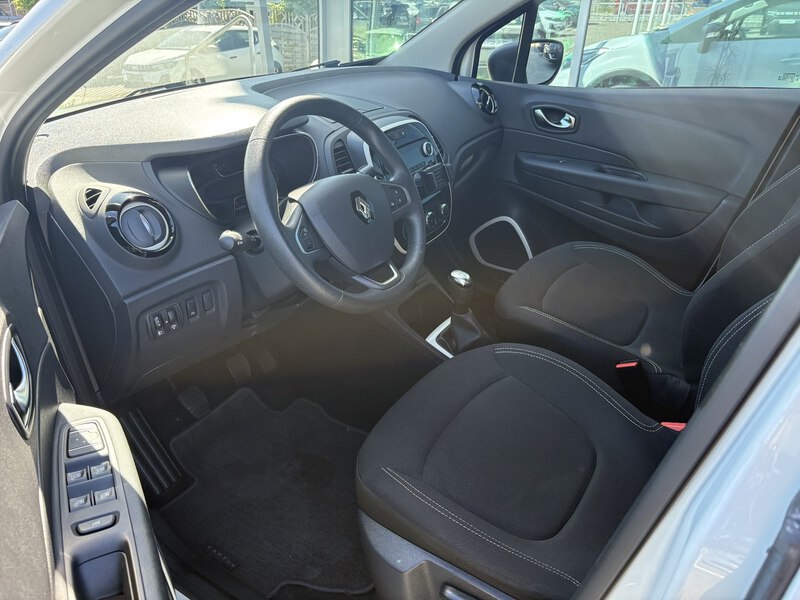 Fahrzeugabbildung Captur Entry ENERGY TCe 90 Bild 7 von 9