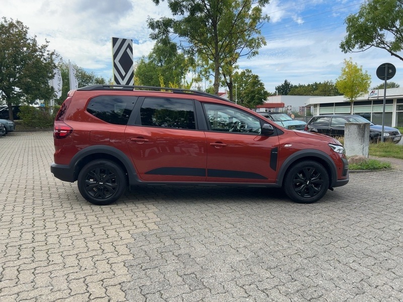 Fahrzeugabbildung Jogger 1.0 TCe 110 Extreme+ *7-Sitzer* Bild 5 von 15