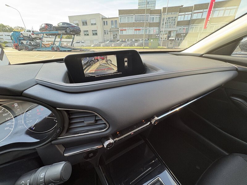 Fahrzeugabbildung CX-30 2.0 SKYACTIV-G M Hybrid 150 Homura 2WD Bild 15 von 18